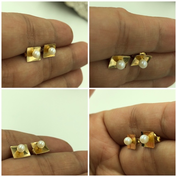 🔥SOLD🔥14KT Yellow Gold White Pearl Stud Earrings - Picture 3 of 7